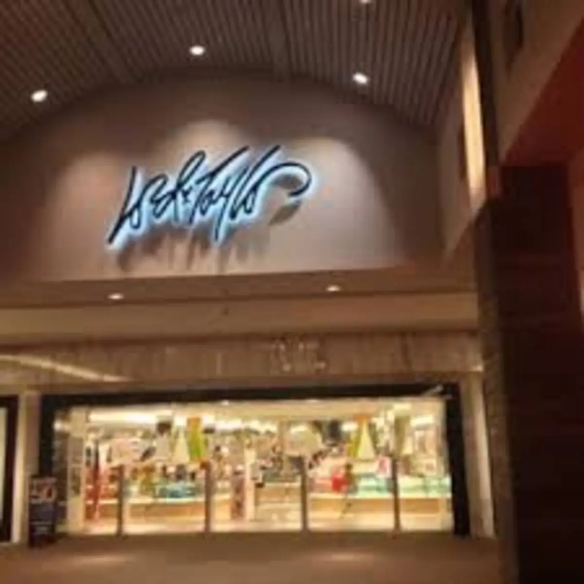 How to Contact Lord and Taylor Customer Service